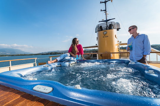 Deck Jacuzzi